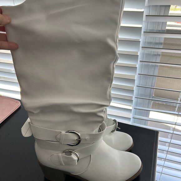 White Fashion Boots, Size 8 New Gorgeous Low Heel, Wider Calf - Picture 1 of 4